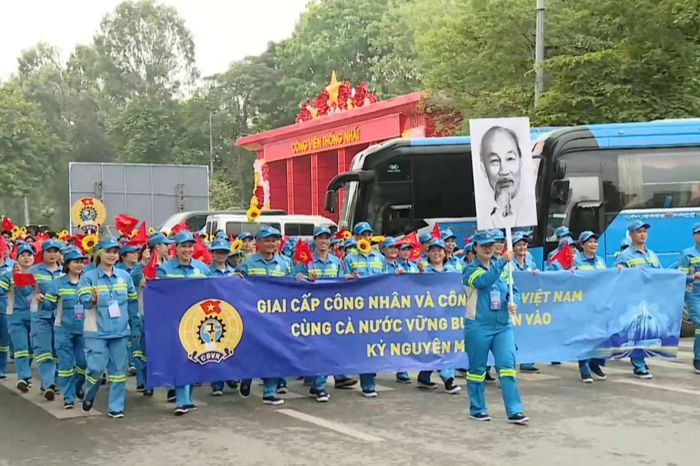 1.000 người diễu hành chào mừng Ngày Quốc tế Lao động 1/5 - Đài Phát thanh và truyền hình Hà Nội