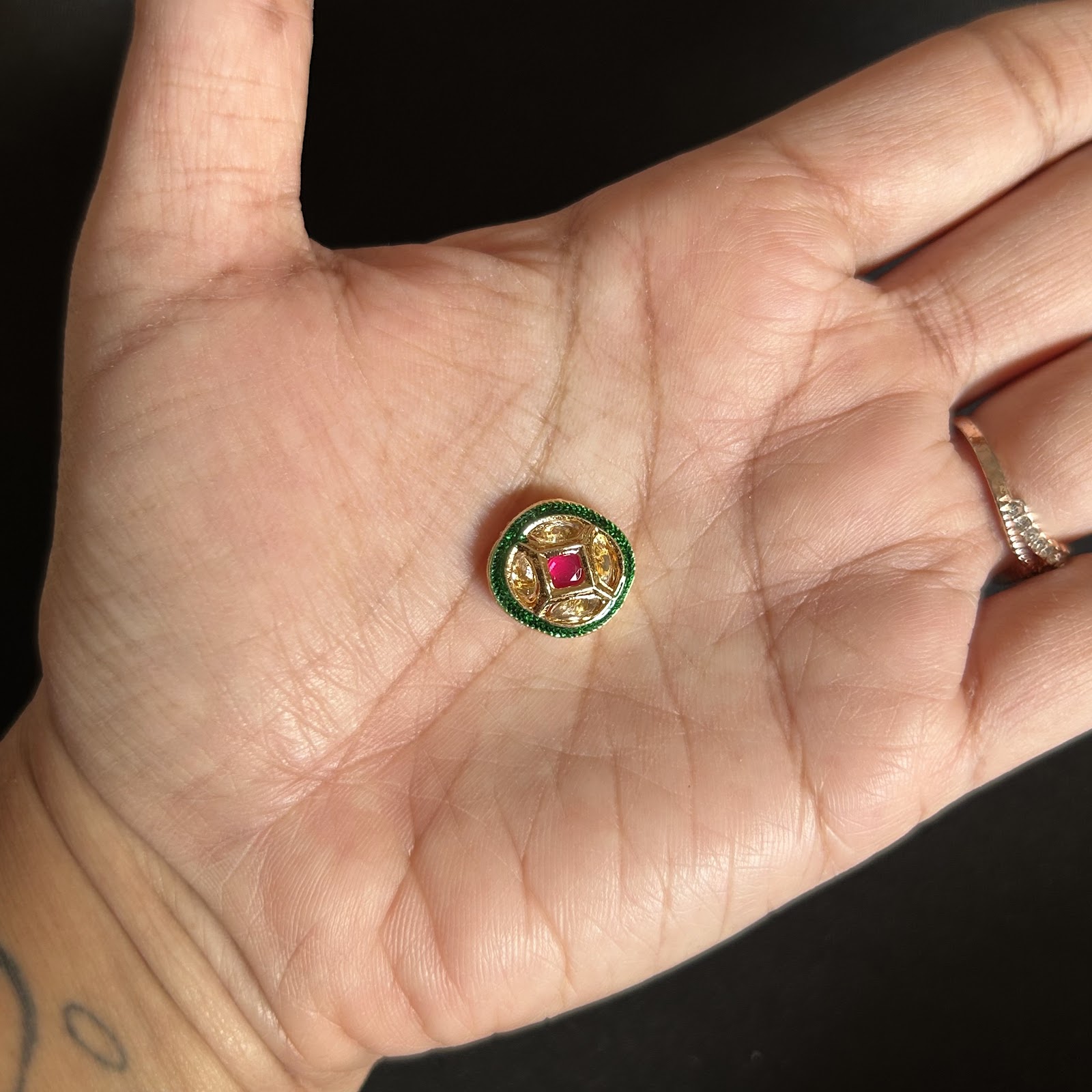 Green square Kundan Round \pendnt pack of 1