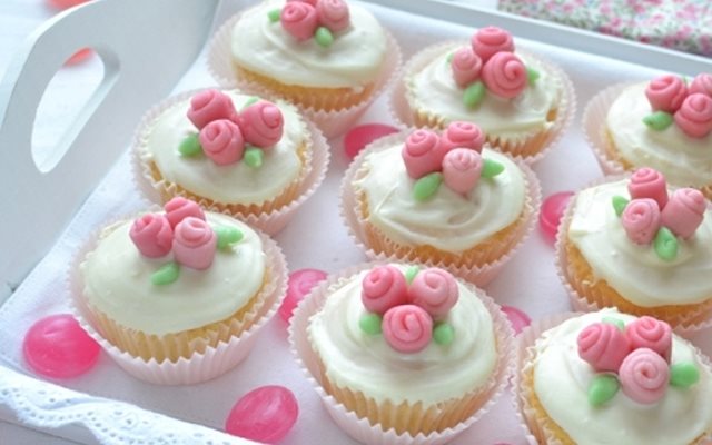 Bánh Cupcake Hình Hoa Hồng