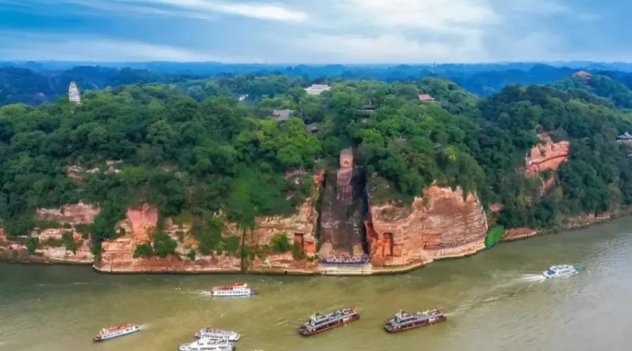 Toàn cảnh Lạc Sơn Đại Phật, biểu tượng tâm linh nổi tiếng của Trung Quốc