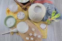 Làm lạnh rau câu trái dừa trong ngăn mát tủ lạnh 30 phút cho rau câu đông hoàn toàn là có thể thưởng thức nhé. Vị ngọt mát của rau câu dừa sẽ khiến xua tan cái nóng của mùa hè oi bức.