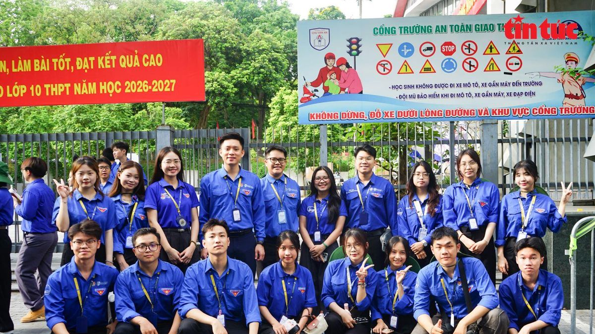 Sắc xanh tình nguyện đồng hành cùng sĩ tử vào lớp 10 THPT - Báo Tin Tức TTXVN