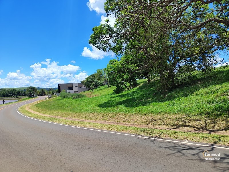 Lote em frente aos lagos à venda no Riviera de Santa Cristina XIII