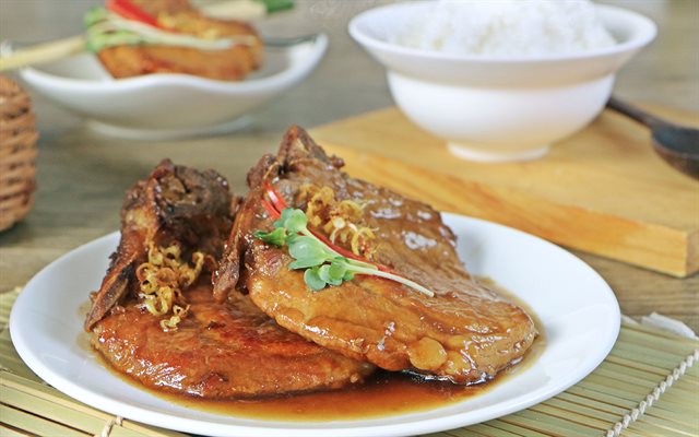 Sườn Cốt Lết Rim Nước Tương Maggi