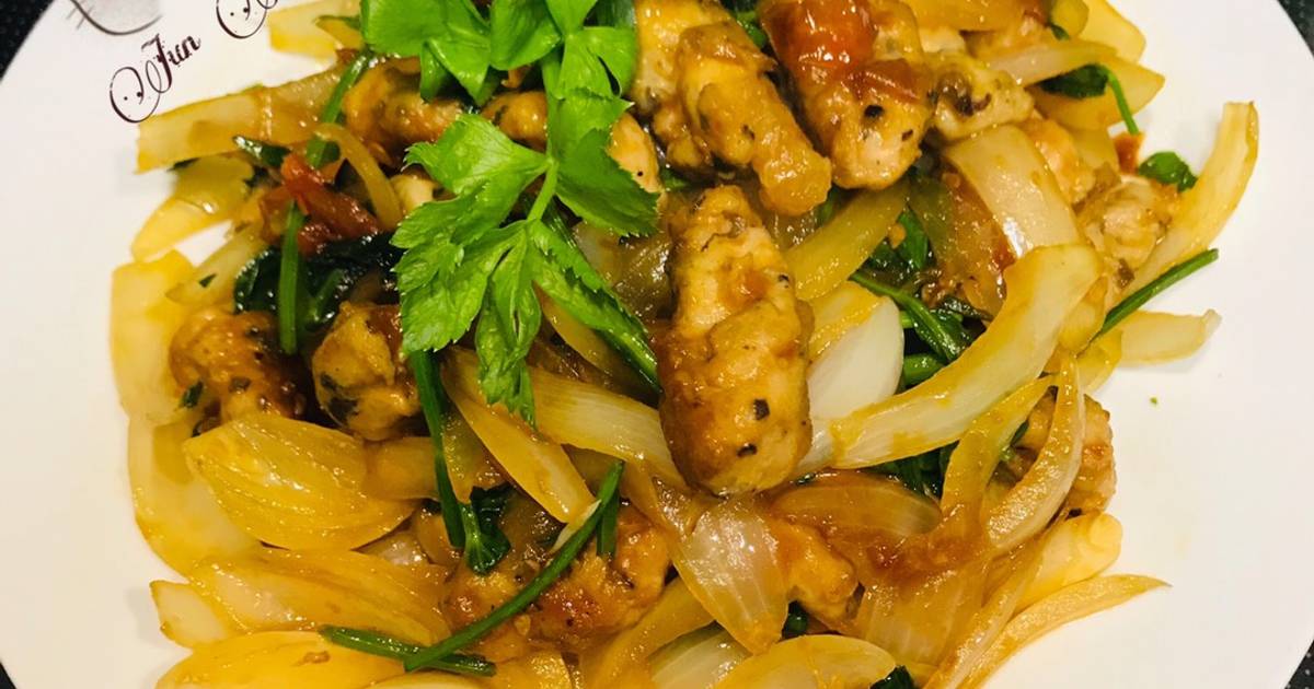Mọc chiên xào hành tây