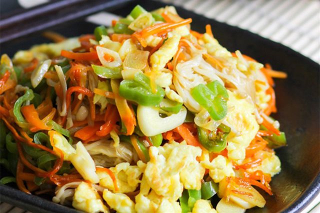 Trứng Xào Nấm Cà Rốt