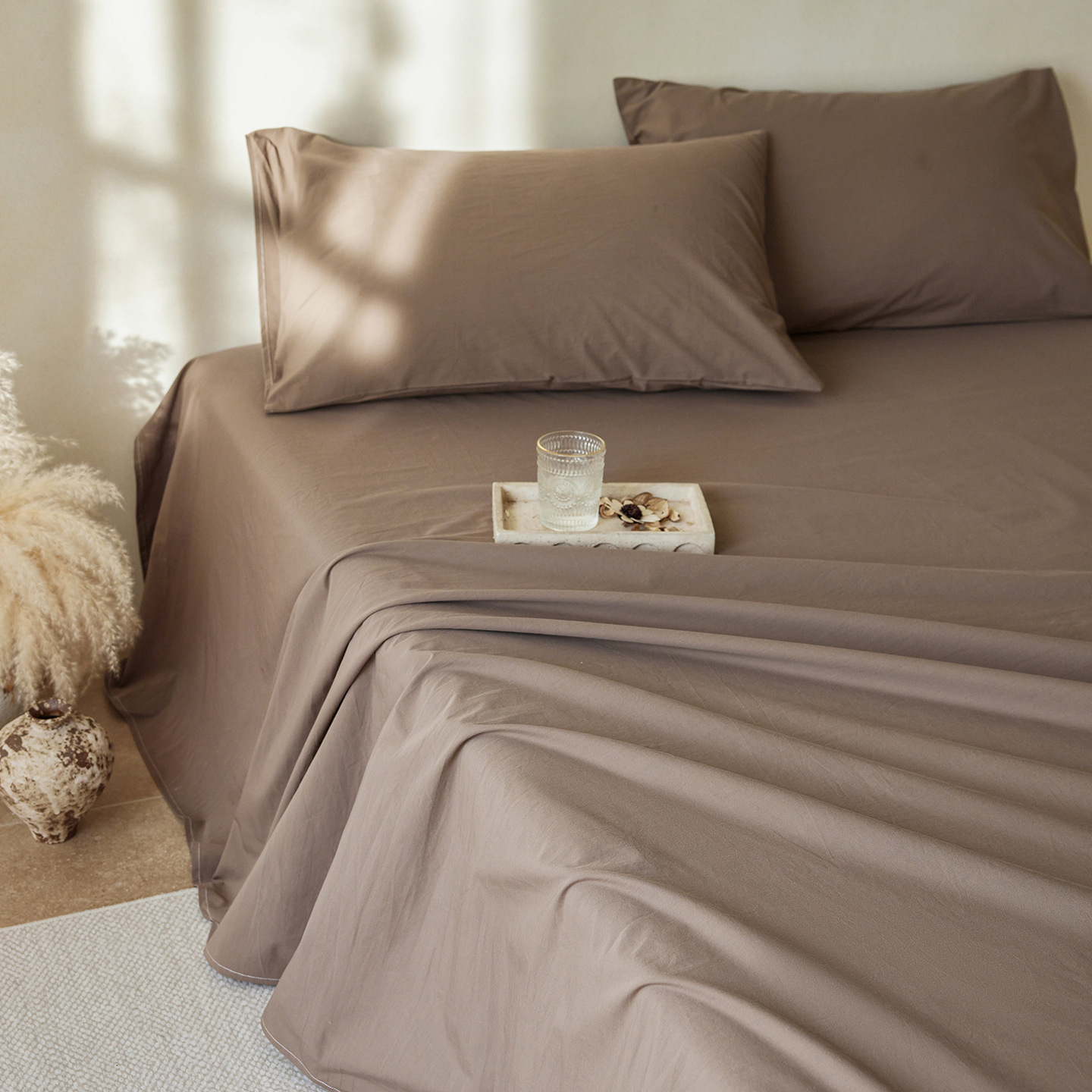 Long-staple cotton bed sheet, sand-washed