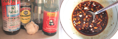 Cho tỏi băm, 45ml dầu hào, 30ml nước tương, 30ml nước mắm, 5g đường, 5g tiêu vào chén, khuấy đều. Rồi cho thịt bò vào ướp từ 4 tiếng đồng hồ trở lên.