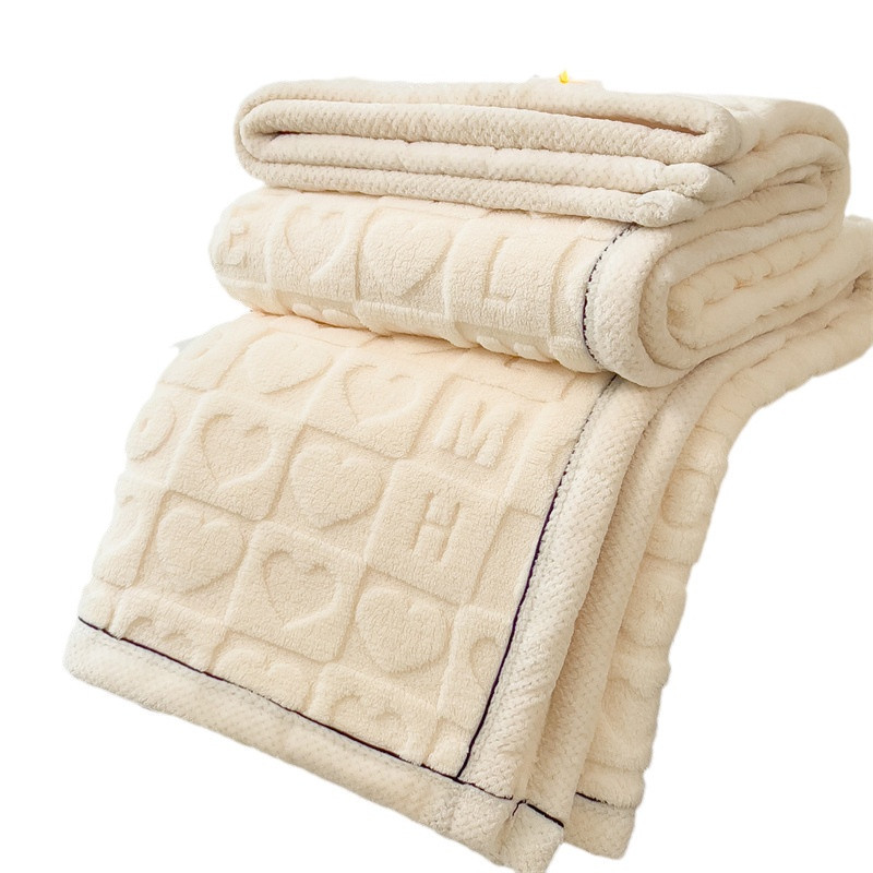 Fluffy throw blanket with heart pattern, double-sided thickened