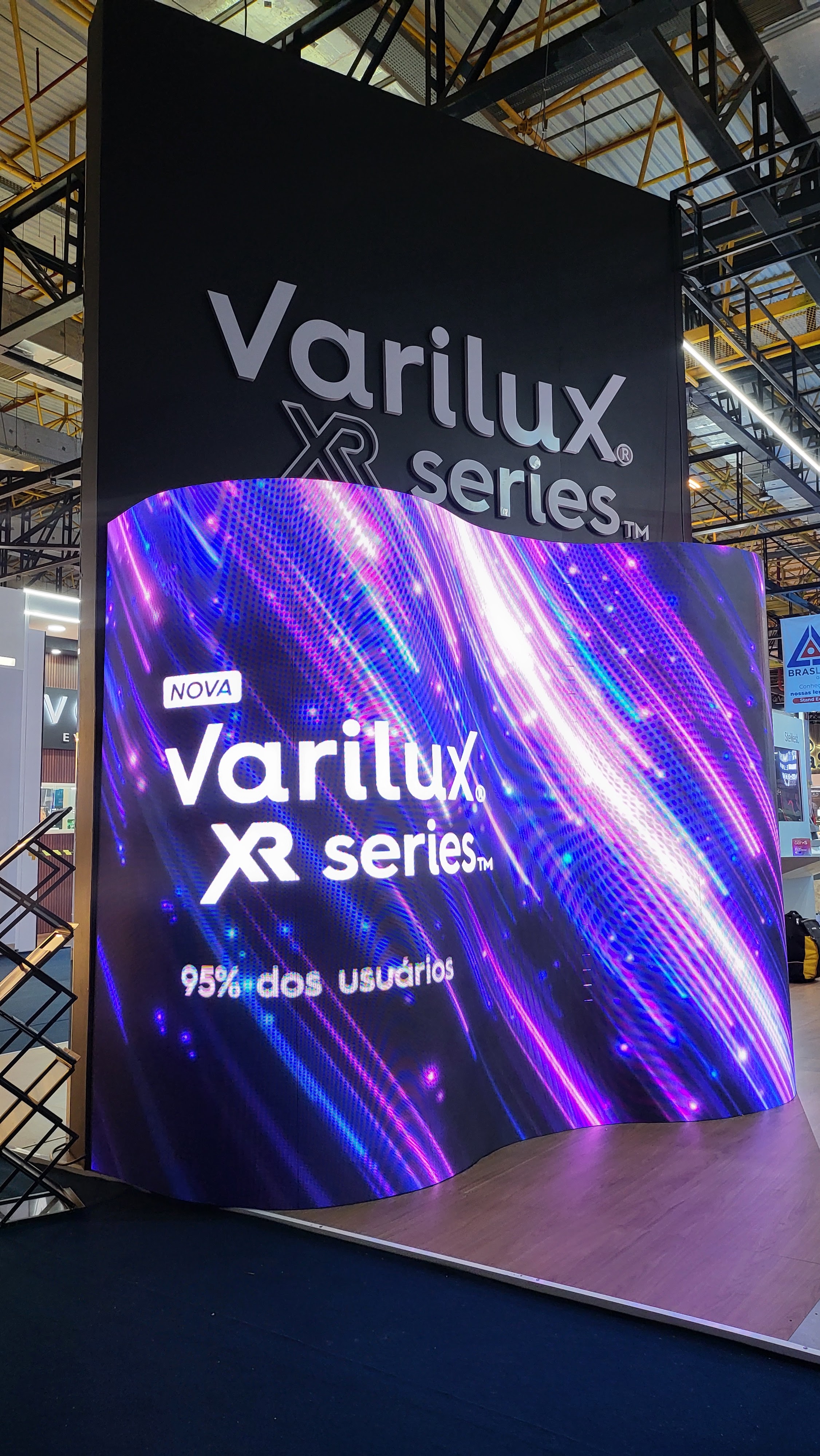Varilux — Varilux - Painel Dobrável de LED: vista 1 do projeto