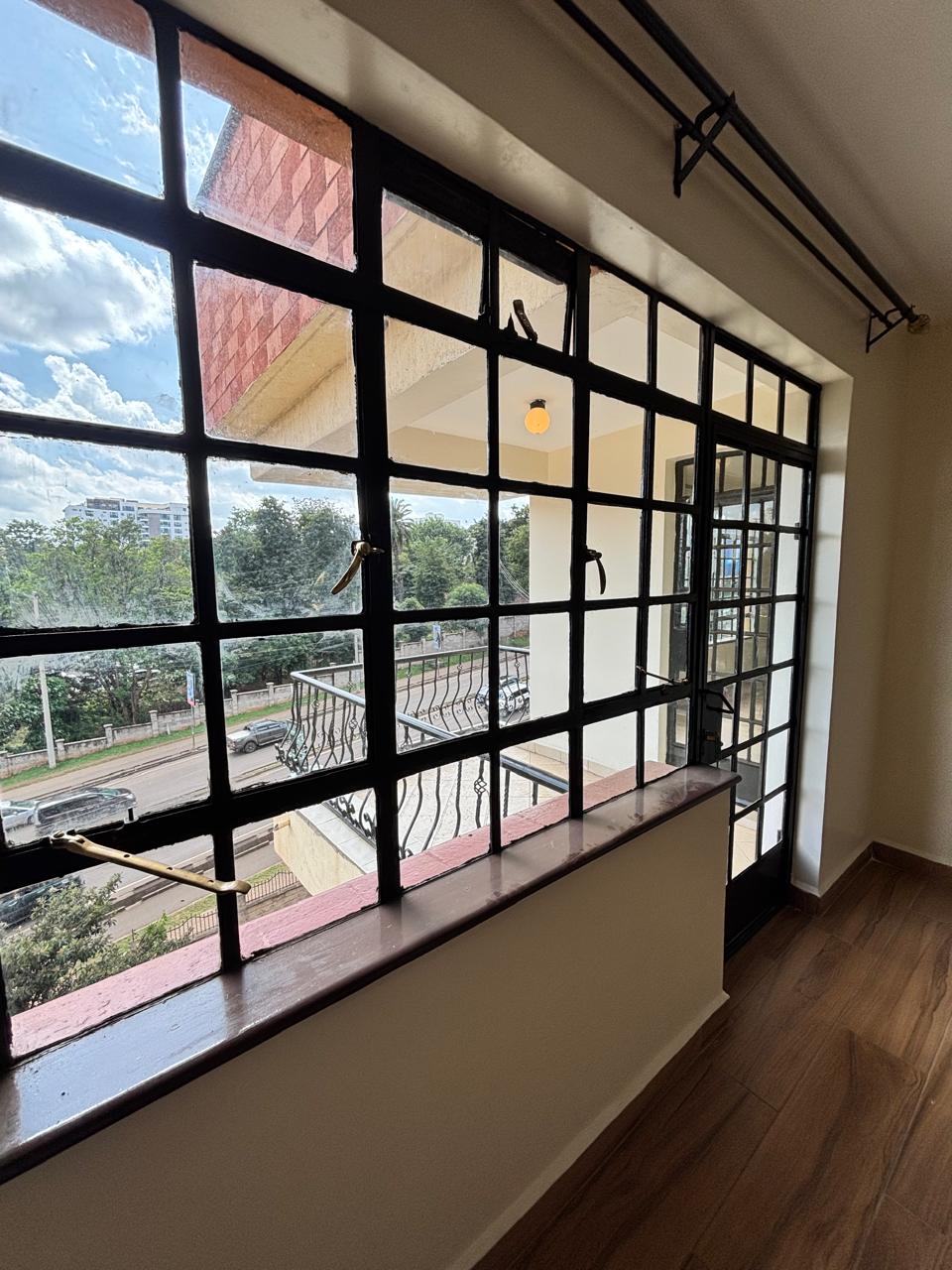 Ensuite 4-Bedroom Apartment with DSQ — photo 10 of 10