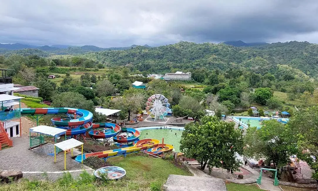 Diana Waterpark Barru dengan kolam renang dan playground