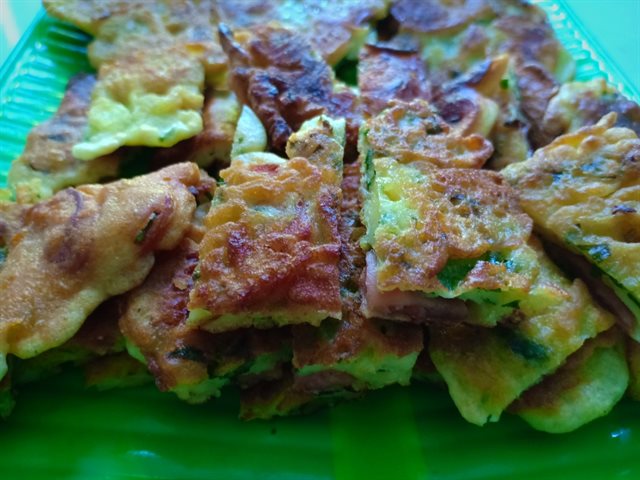Bánh Ngò Xúc Xích Chiên