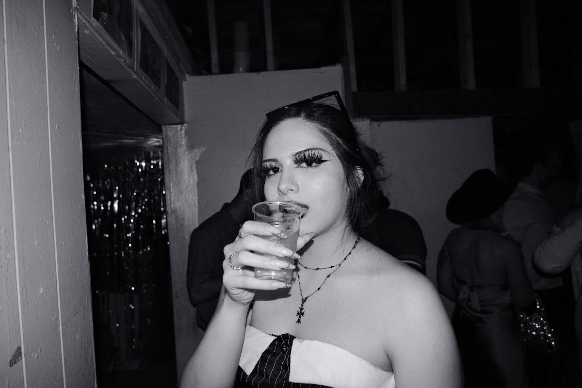 @tlau.photos_thelostandunfounds_2026-03-29_austin_last_night_noir_013