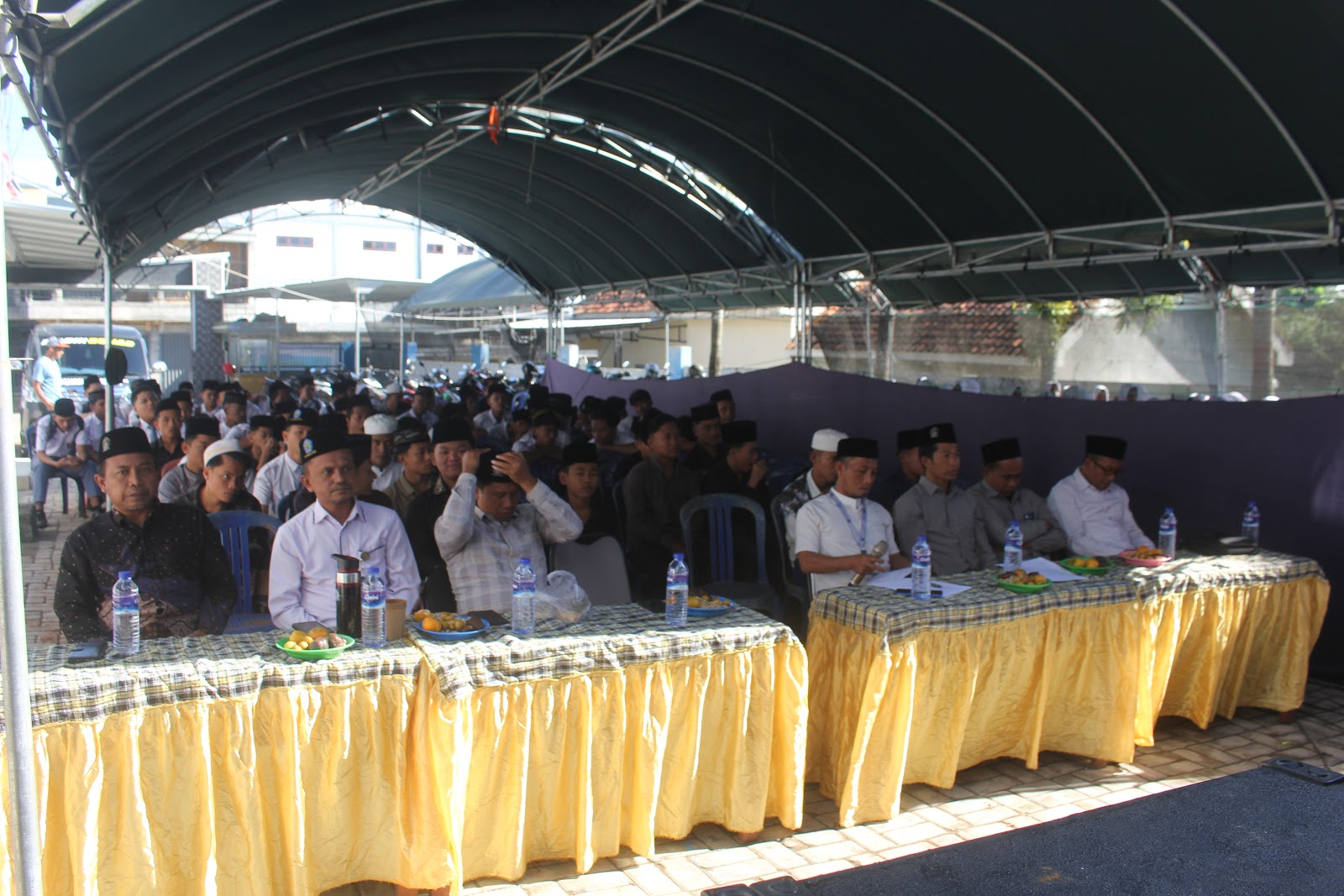 Guru dan Siswa Mengikuti Kegiatan