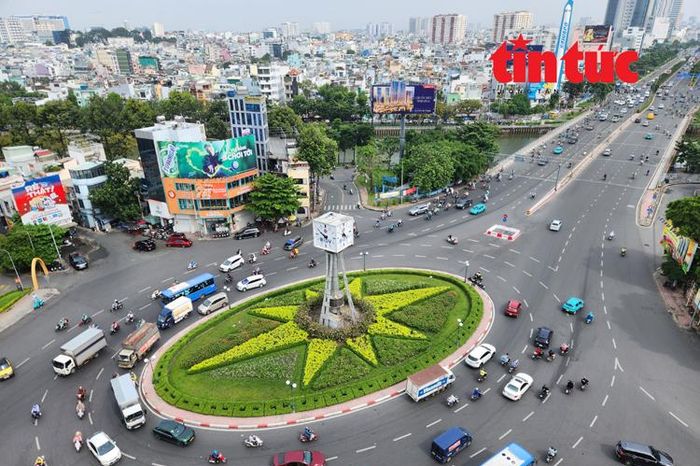 TP Hồ Chí Minh thí điểm phân luồng mới tại vòng xoay Nguyễn Bỉnh Khiêm - Báo Tin Tức TTXVN