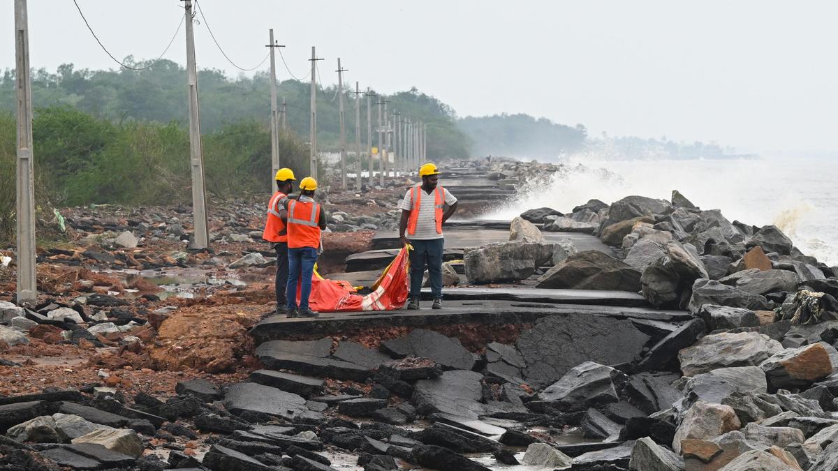 Cyclone Arnab Kills Five in Andhra, Leaves 2,000 Marooned