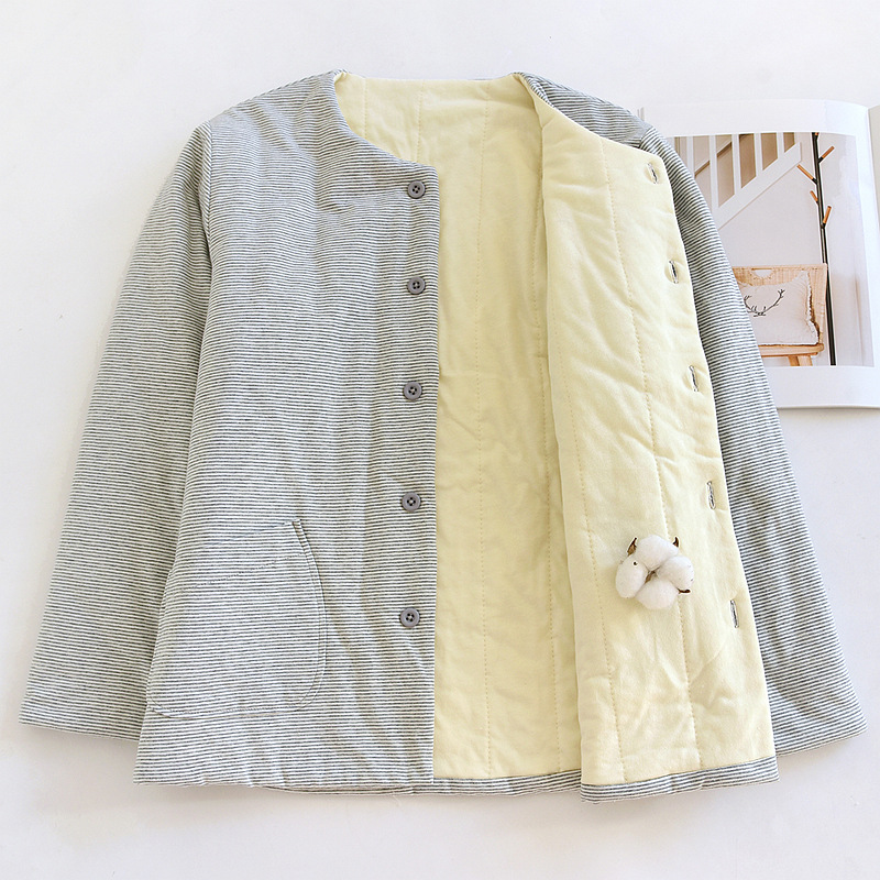 Lightweight women's quilted jacket with cotton filling