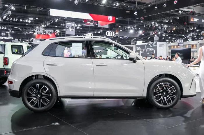 SUV động cơ hybid, công suất 223 mã lực, giá gần 590 triệu đồng - Tạp chí Doanh Nghiệp Việt Nam