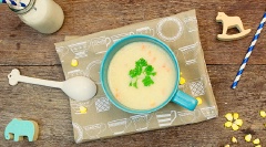 Múc súp ra tô và thưởng thức nóng.