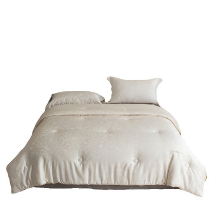 Versatile all-season duvet with antibacterial filling