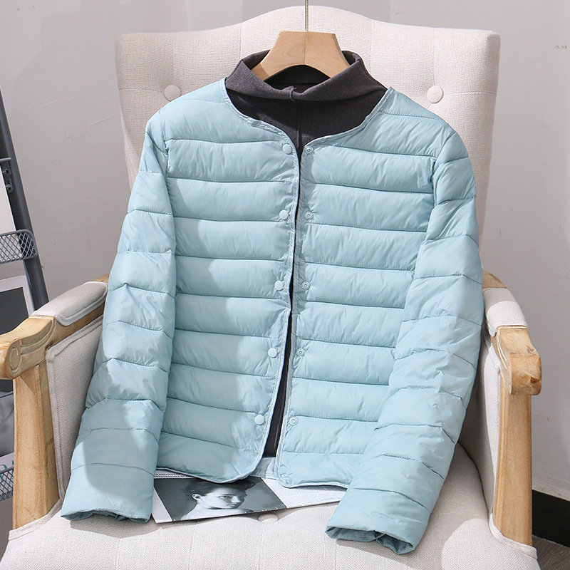 Lightweight, fitted women's quilted jacket with round neckline