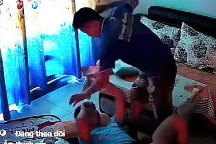Vụ bé trai bị đánh ở Dĩ An: Cha dượng thường say xỉn, nhiều lần hành hung hai mẹ con - Báo Người Lao Động