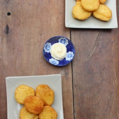 Bày trí đẹp mắt và thưởng thức với sốt mayonnaise.