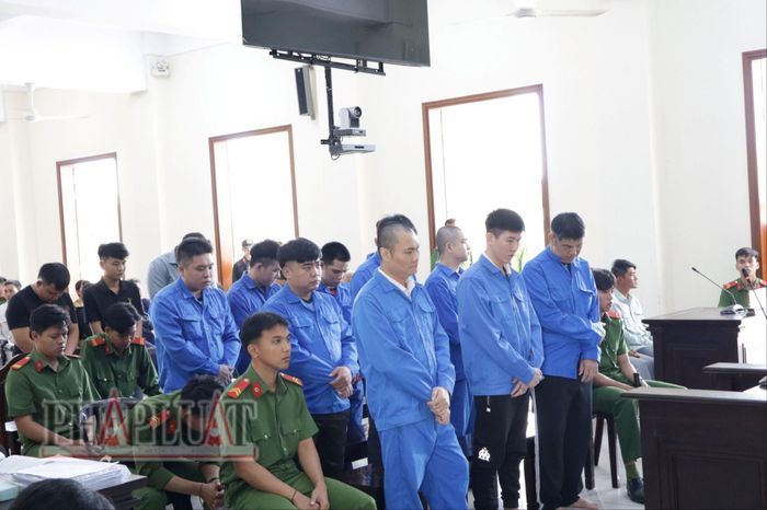 Cần Thơ: 14 bị cáo được đổi tội danh từ giết người sang cố ý gây thương tích - Báo Pháp Luật TP.HCM