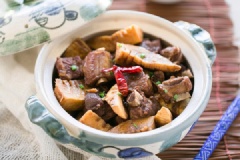 Chỉ cần một chút biến tấu là món sườn kho cảu bạn thêm phần ngon miệng, hấp dẫn hơn trong bữa cơm đấy. Nhanh tay lưu lại ngay công thức này và làm ăn bạn nhé.