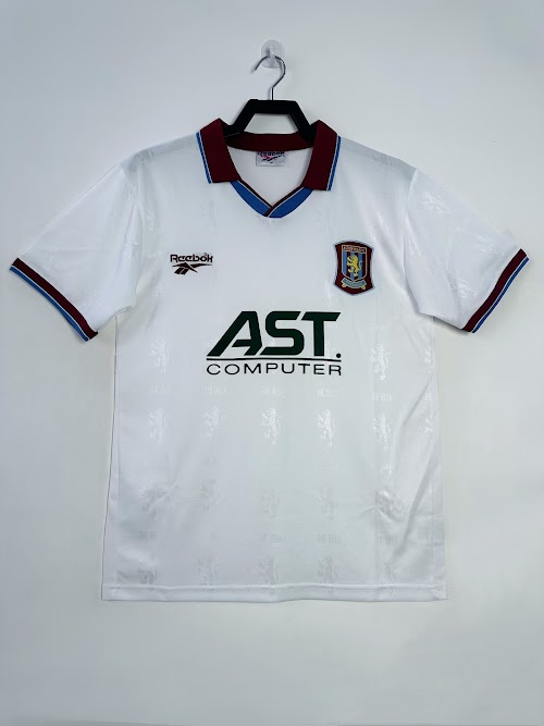 Equipación de visitante del Aston Villa 1995-96.jpeg