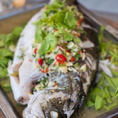 Khi cá đã chín, bạn cho cá ra đĩa, trang trí cần tây thái nhỏ, rưới phần nước sốt đã làm lên thân cá. Như vậy là món ngon đã hoàn thành. Món này có thể ăn kèm cơm trắng hay cuốn bánh tráng đều ngon, bạn thử ngay nhé!