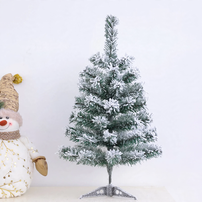 Künstlicher Weihnachtsbaum mit Beflockung