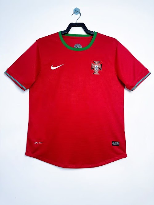 Camiseta local de Portugal 2012.jpeg