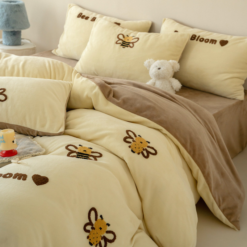 Fluffy bedding set made of milk fiber fleece for children