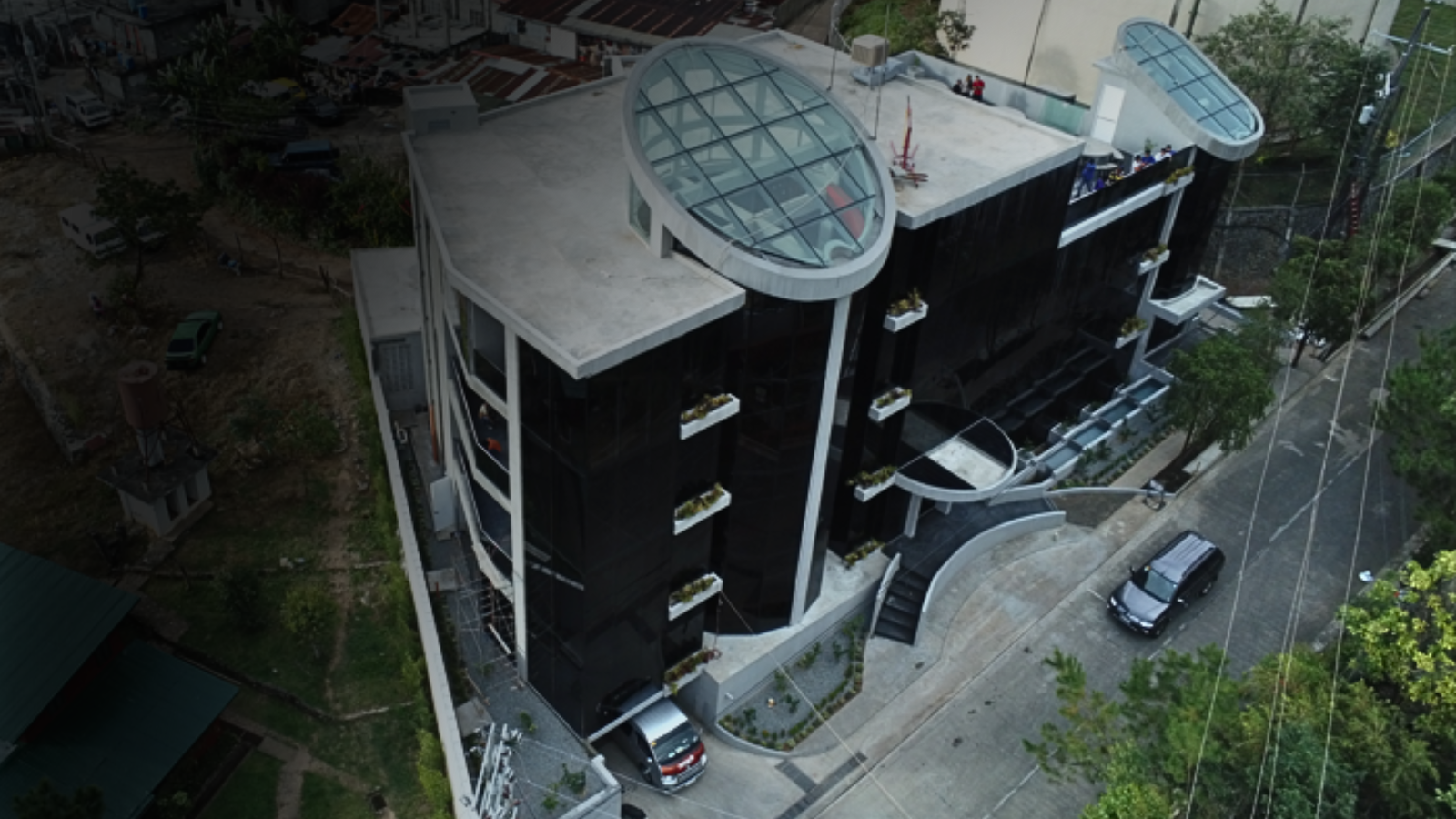 Building roof deck with mountain views
