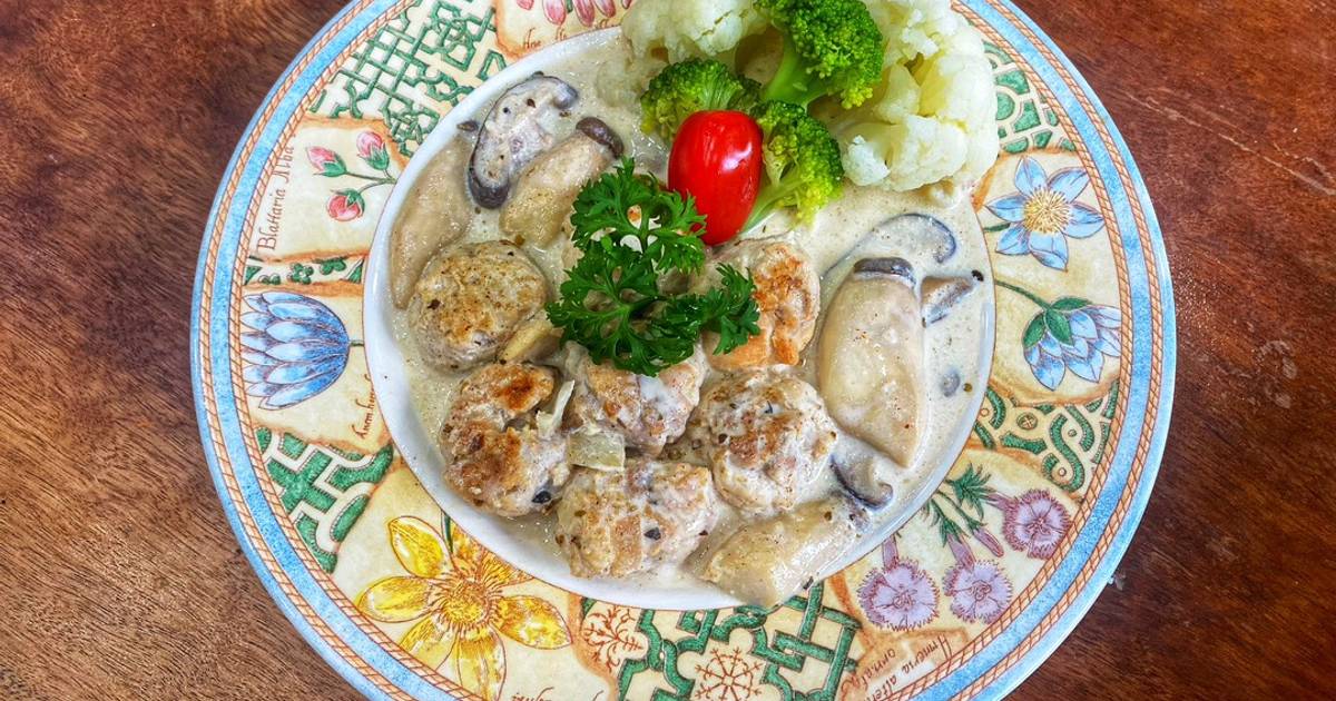 SP.0864 - Gà Viên Nấu Kem Nấm Súp Lơ