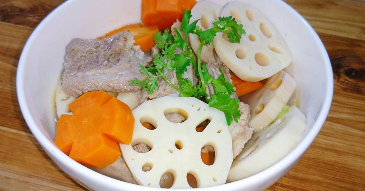 Canh sườn non hầm củ sen cà rốt