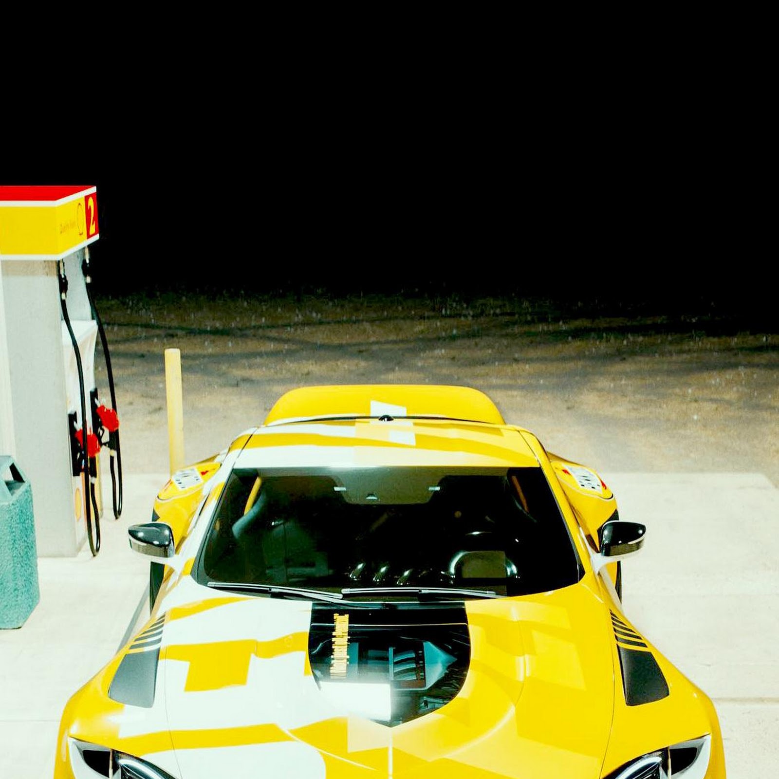 Download Yellow Nissan Z At Night Full HD iPhone
