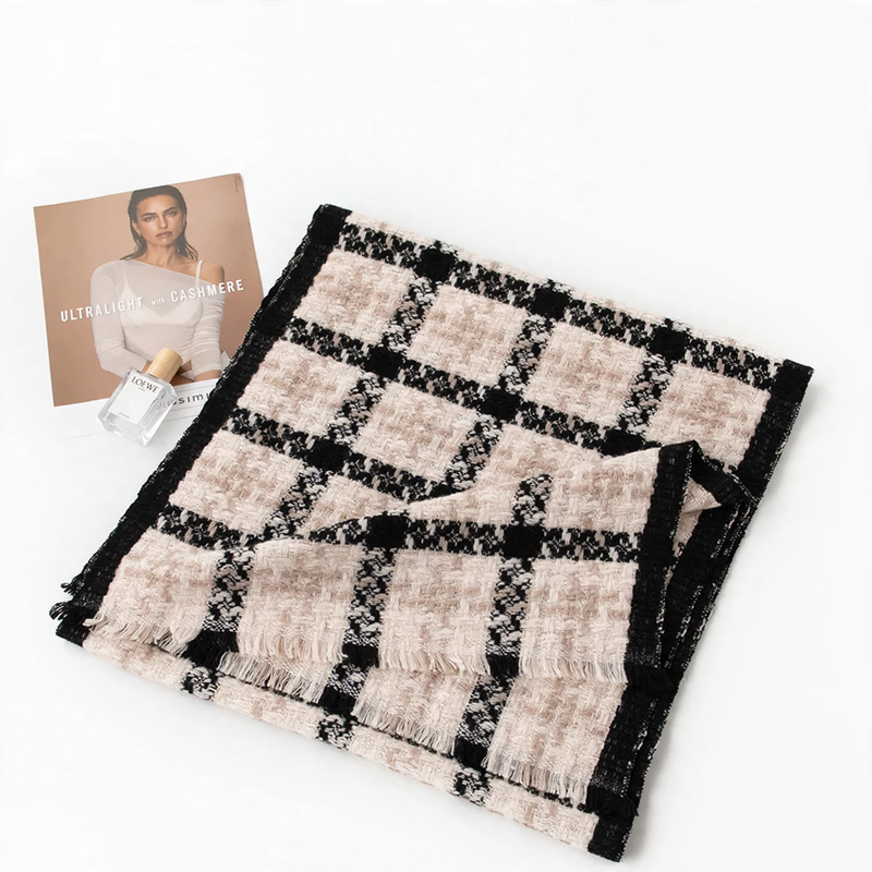 Large wool scarf with check pattern, 200x55cm