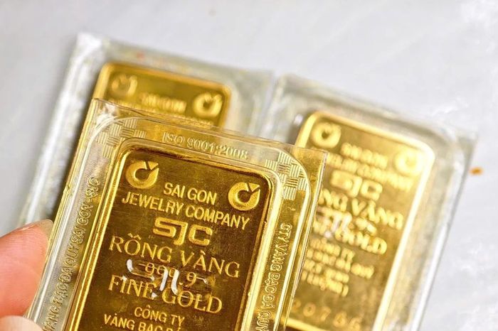 [VIDEO] Vàng mất 19%, bạc lao dốc 38% vì căng thẳng Hormuz - Báo Tri thức &amp; Cuộc sống