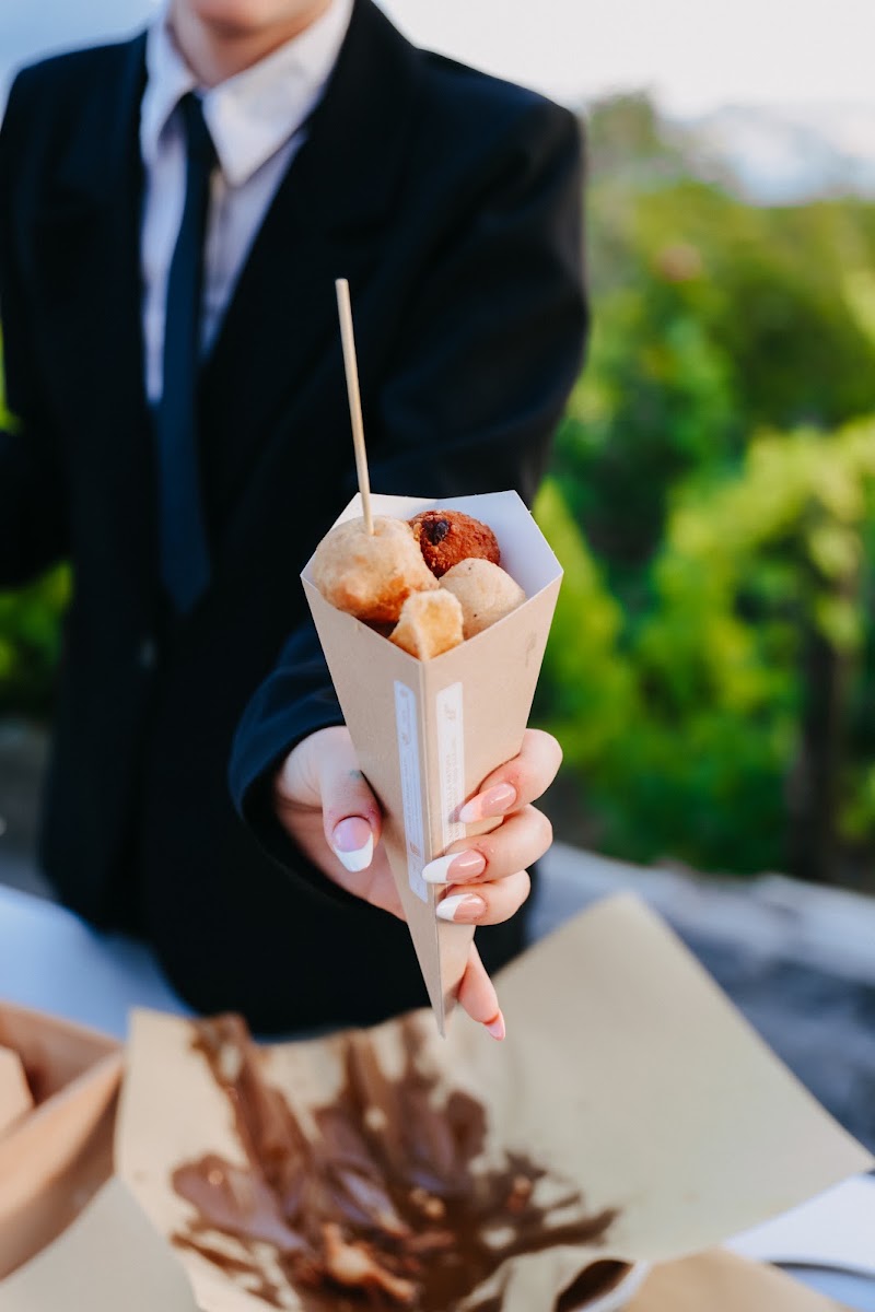 Aperitif served at a Tenuta Sorrentino vineyard wedding