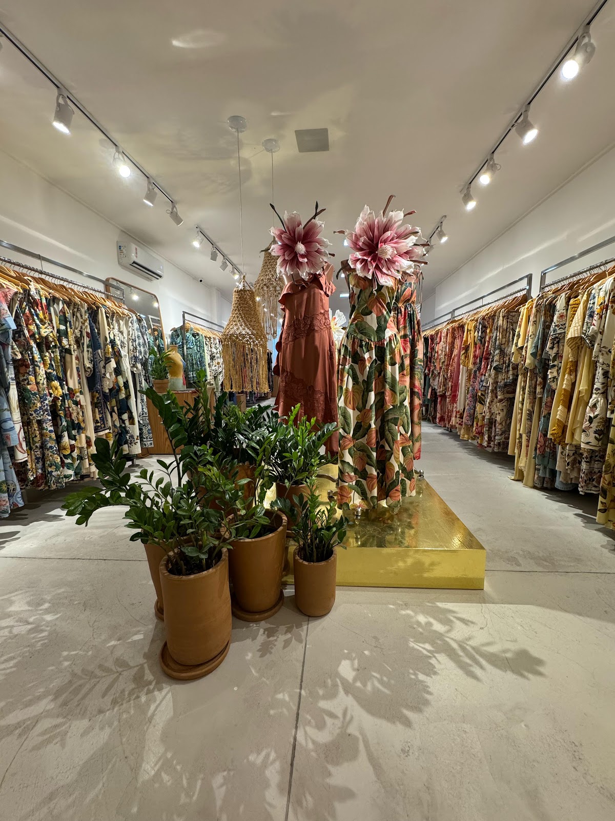 FARM no showroom — showroom Low Profile + Dreams