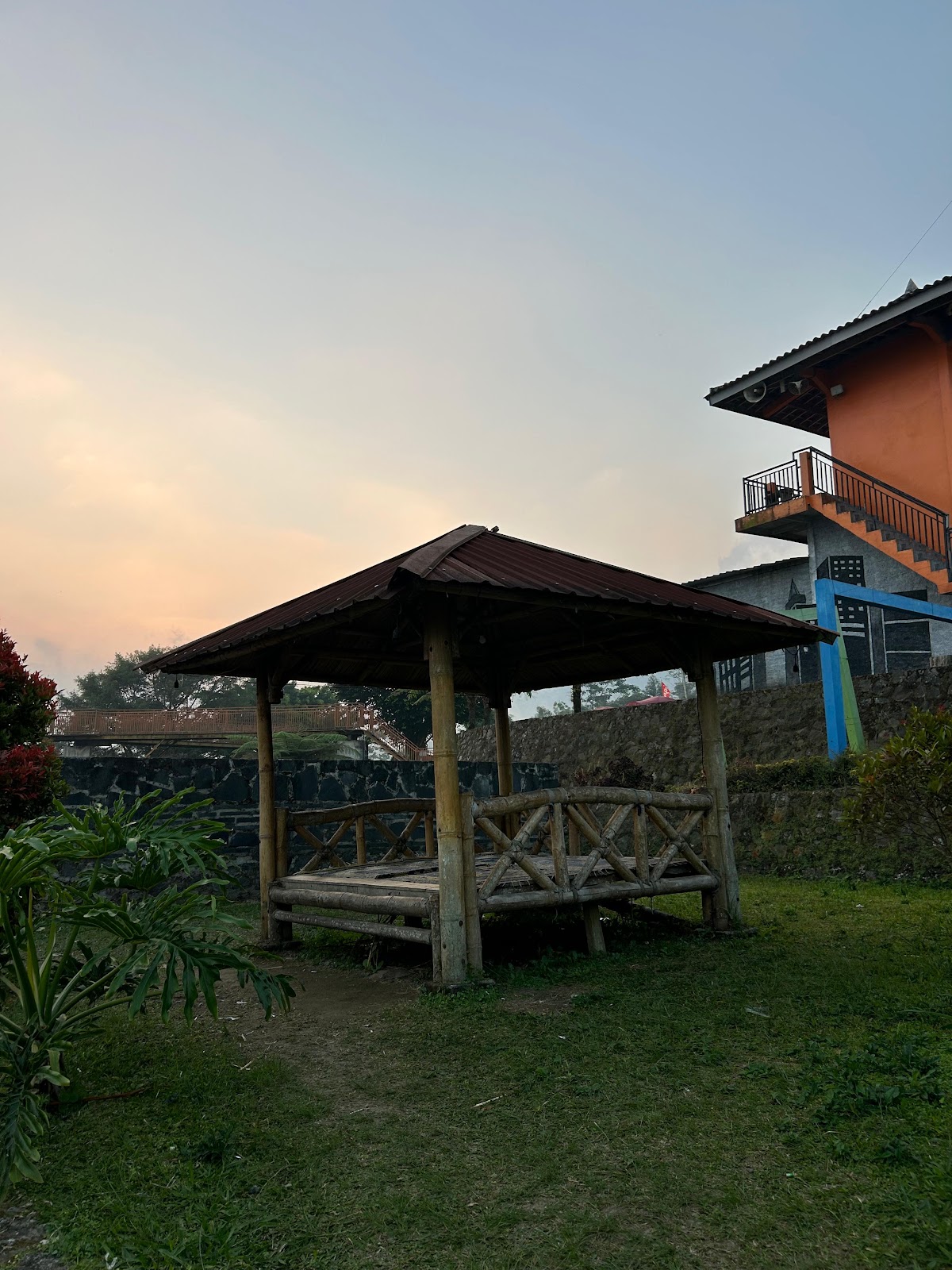 Gazebo dan tempat bersantai — foto 4