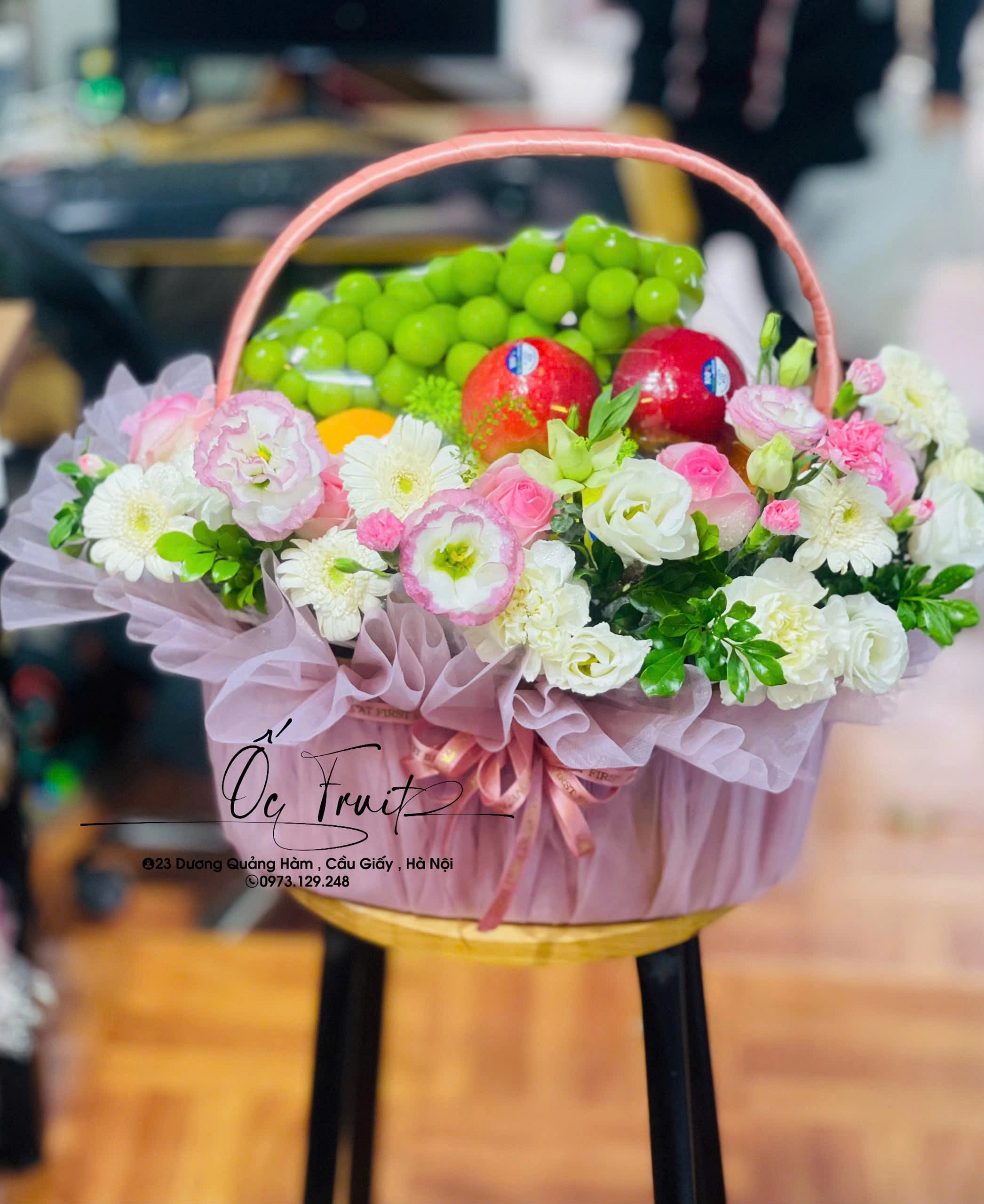 Giỏ trái cây kèm hoa tươi nk205