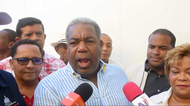 Tony Peña  Guaba realiza jornada social en Guaricano. 