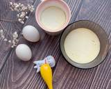 Trong thời gian đó bắt nồi nứoc sôi thấp hơn khuôn nhé. Khi nước sôi nhỏ lửa cho khuôn vào.