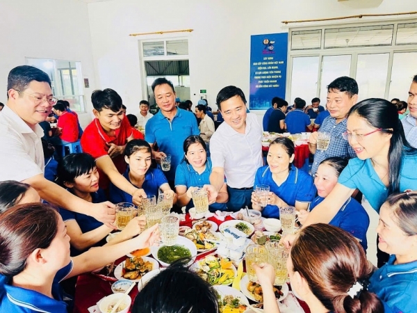 Bữa cơm Công đoàn - Kết nối yêu thương, lan tỏa tinh thần đoàn kết tại Petrovietnam