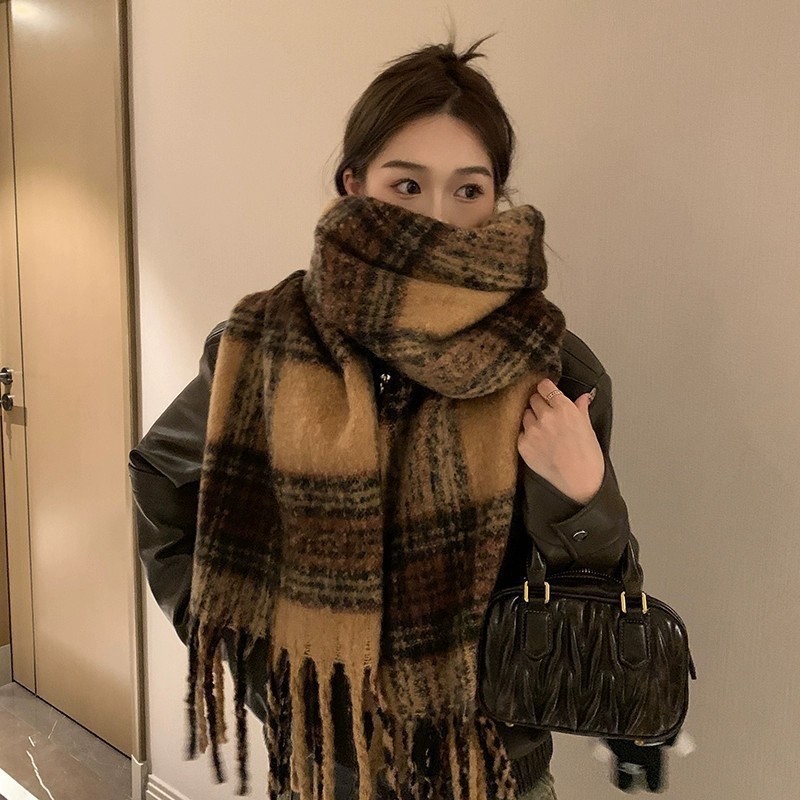 Checked Norwegian-style scarf, warming