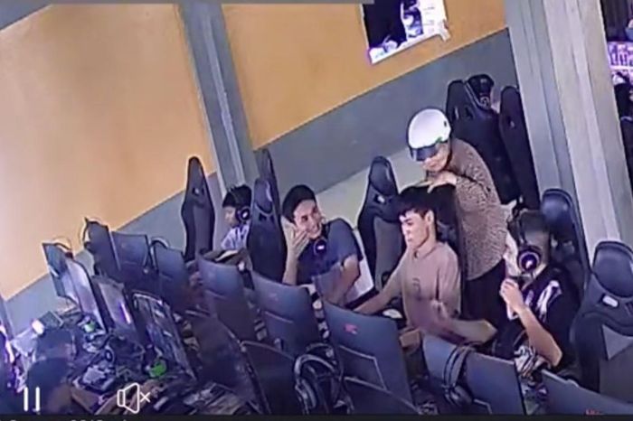 Thanh niên bị véo tai nhầm ở quán Internet - Tạp chí Tri thức